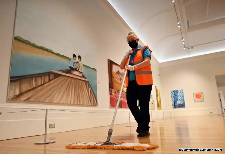 在英国做个保洁工一天挣多少美元？