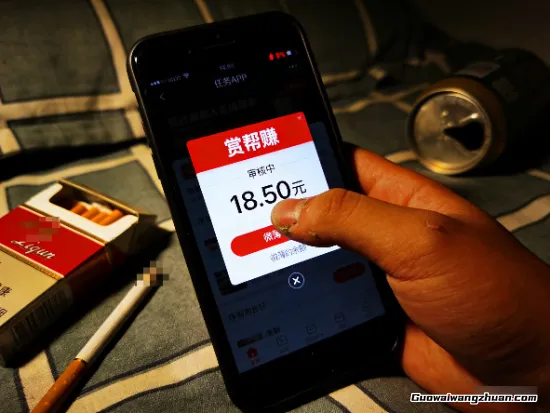 潜伏在悬赏任务平台的大半年，我用那台碎屏手机换来了几十顿猪脚饭