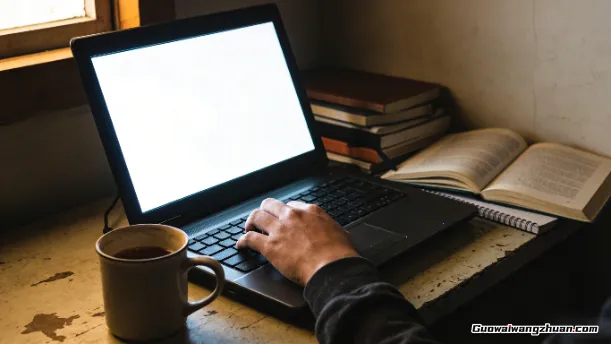 别再穷忙了，兜里没钱才是你最大的优势，讲透3个翻身路子