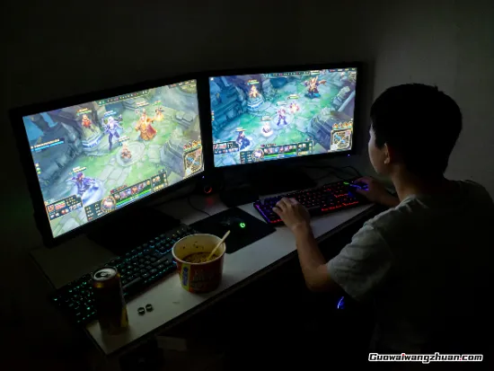 别信那些玩游戏年入百万的神话，我哥们儿的电费单比收益单还长