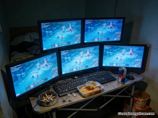 深夜网吧里的泡面味儿散去后，聊聊那些在虚拟世界里搬砖换真钱的日子