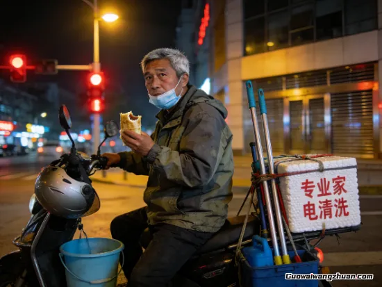 中年失业后的自救指南：把面子踩在脚下才能弯腰捡起地上的六便士