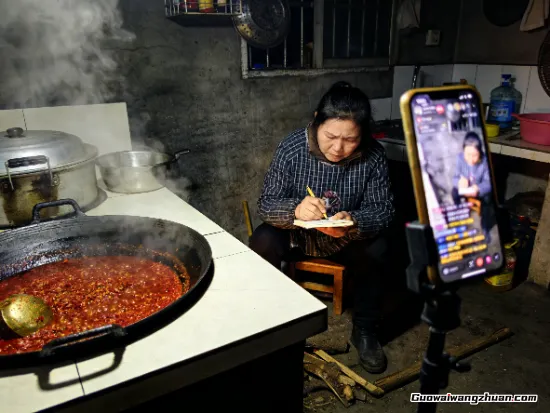 直播费用是怎么算的？我那瓶飘在数据云端的辣椒酱，落地后还剩下些什么