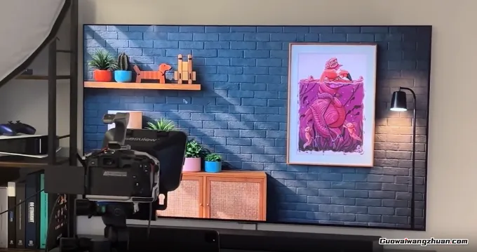 YouTuber必学技巧：如何用一台电视模拟价值百万的演播室