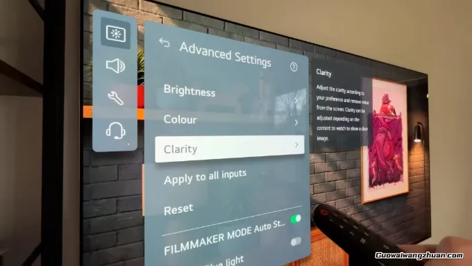 YouTuber必学技巧：如何用一台电视模拟价值百万的演播室