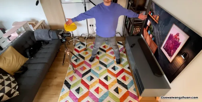 YouTuber必学技巧：如何用一台电视模拟价值百万的演播室